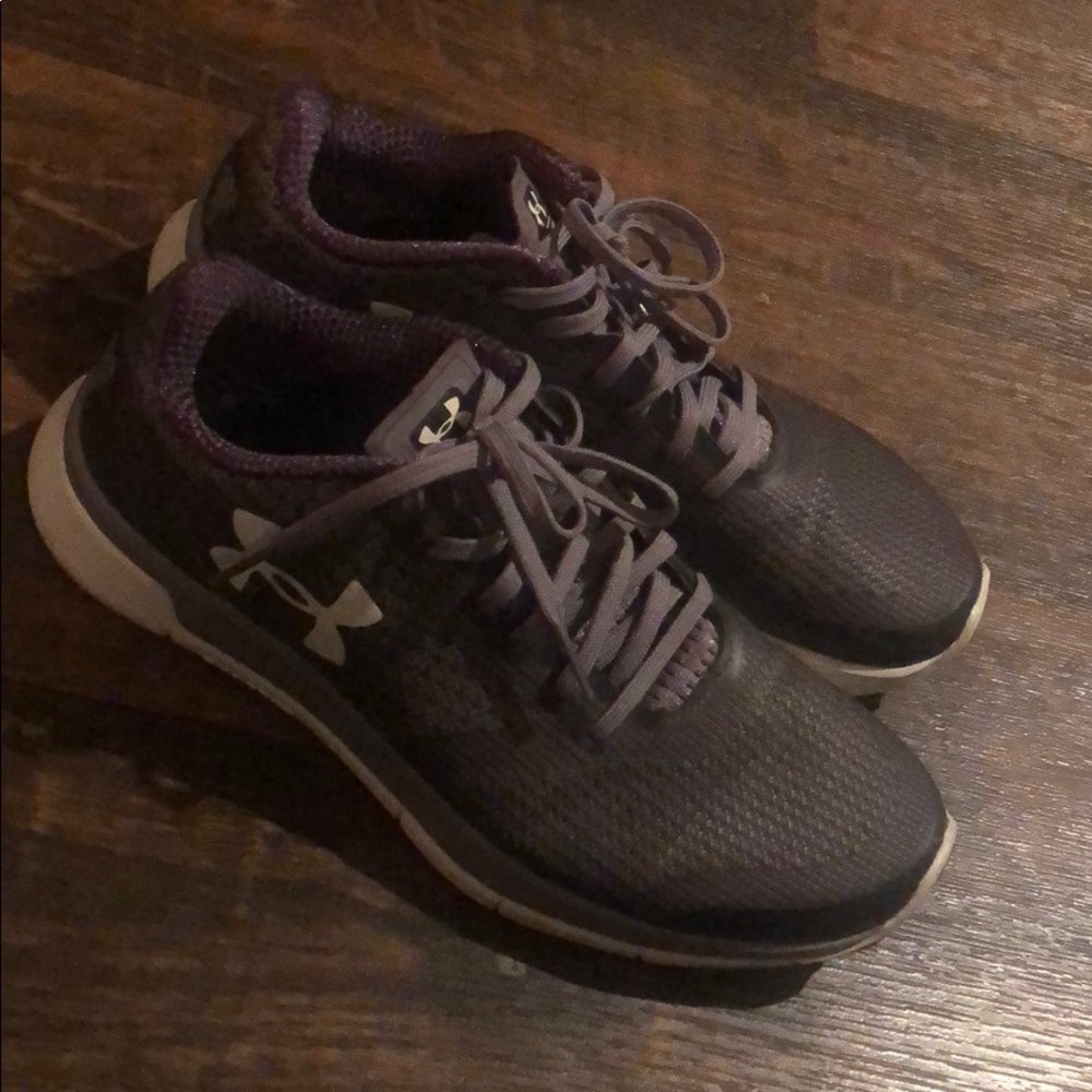 Under Armour Charged. Gray. Size 8.5